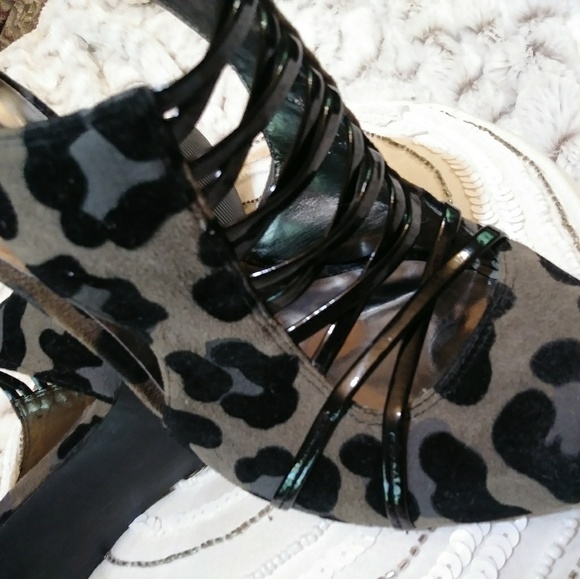 Woman Shoes - Picture 6 of 8